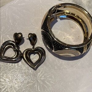Elegant Black and Gold Jewelry Set